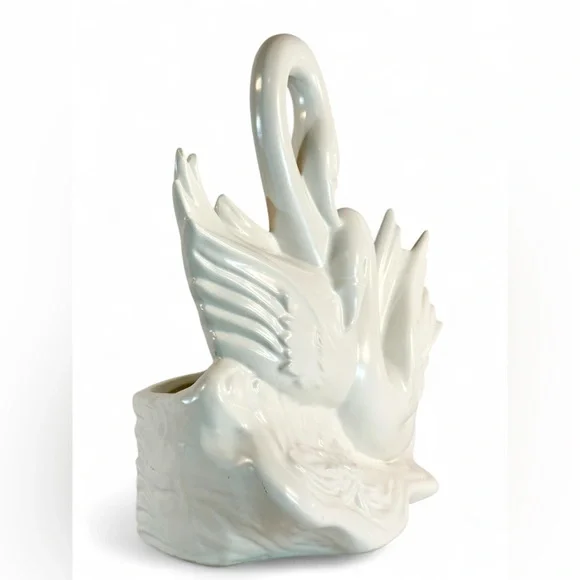 HULL Pottery- Matte White Ceramic Swan Sculpture Planter/Vase circa 1940-50s - Picture 10 of 12